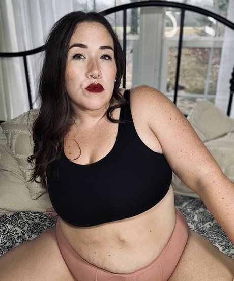 Michele Moon hd actress pics