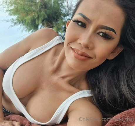 Noki Thai model erotic pic