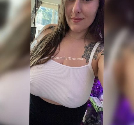 Theoamilf pornstar erotic picture