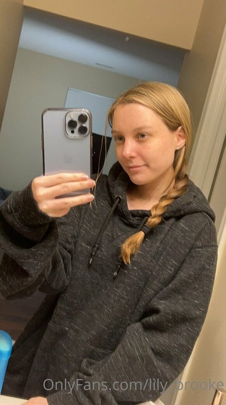 Lily Brooke star hot pics