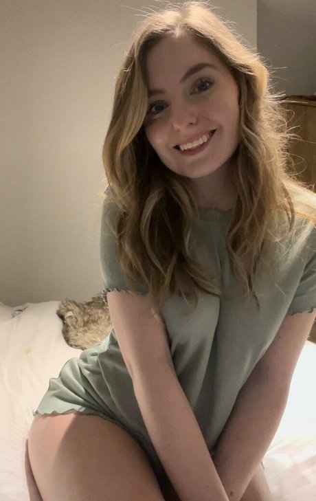 Averytinyleaf pornographic actress picture