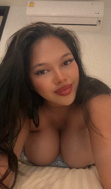 curvymoanaaa model erotic image