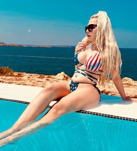 Maltese Girls pornographic model image