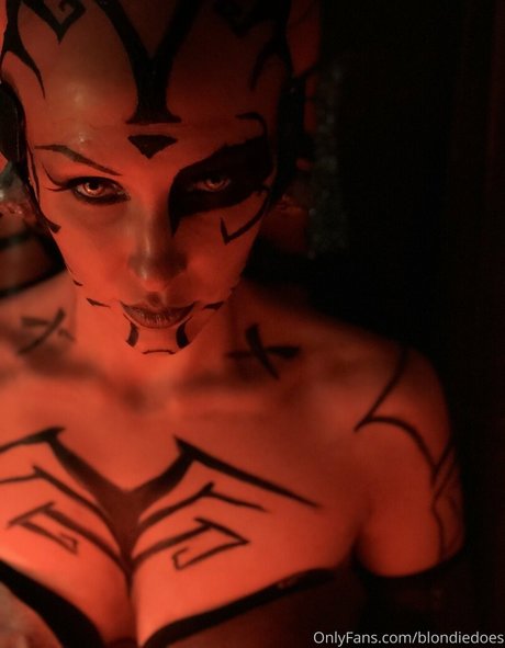 blondiedoes model adult pictures