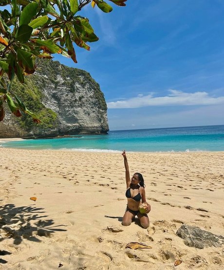 Aoy Chitchanok model sexy galleries