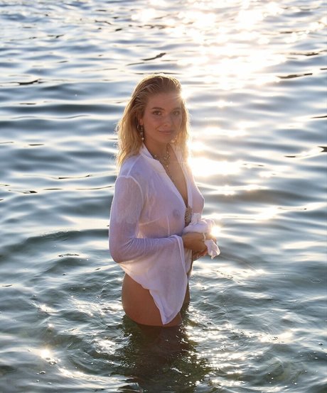 Lola Weippert star erotic photos