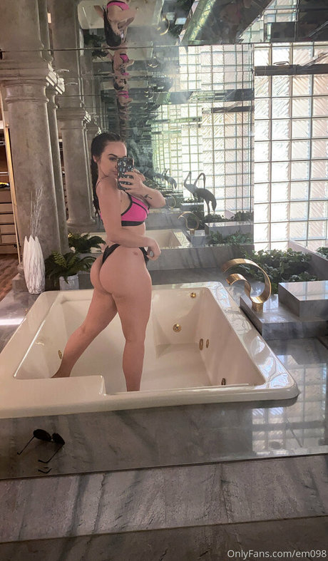 em098 star high quality photo