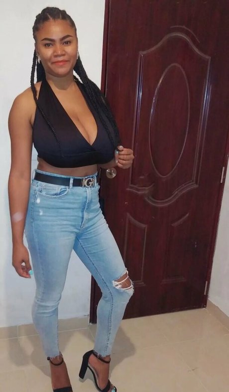 Gisselle F beautiful model image