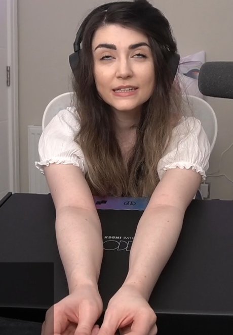 tiny onlyfans hot naked picture