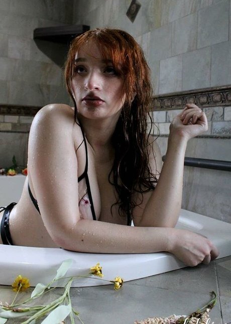 Spiider sam model pretty photo