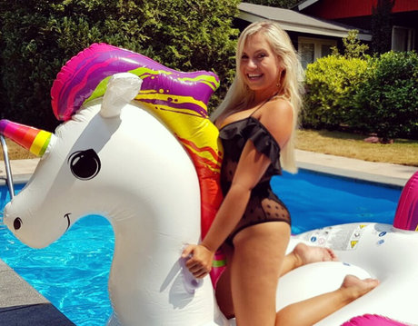 Sensi Lowe model exclusive galleries