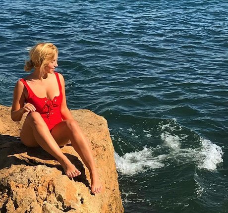 Sensi Lowe star erotic photos