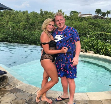 Sensi Lowe porn model pics