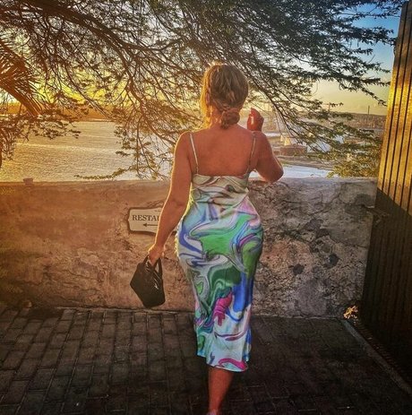 Sensi Lowe porn star pictures