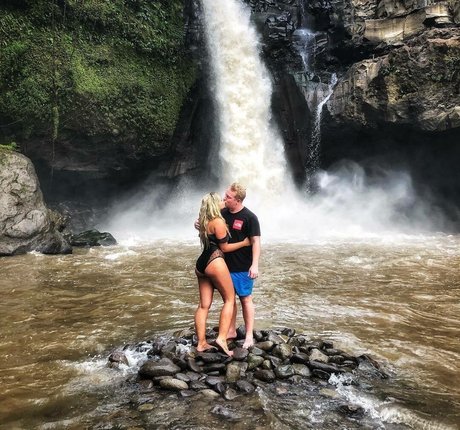 Sensi Lowe art actress galleries