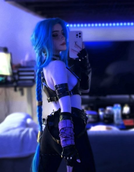 Evalunna hd actress pictures