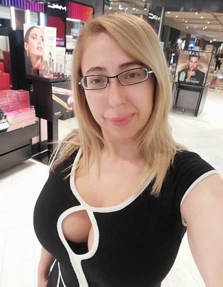 Aurica Velcota free star picture