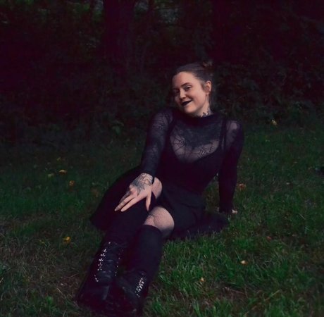 LoveLaurenn model free pics