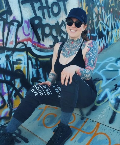 LoveLaurenn high quality model img