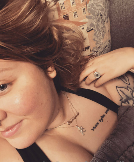 heyhotheidifree model hot photo