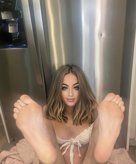 lilgirlbrookee naked star pic