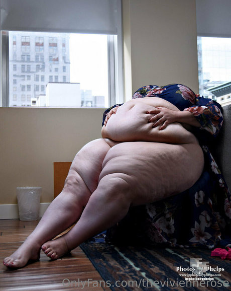 theviviennerose model nude picture