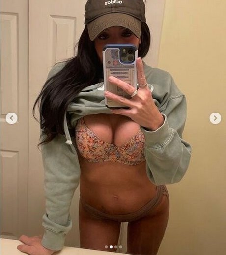 latina shemale onlyfans art naked galleries