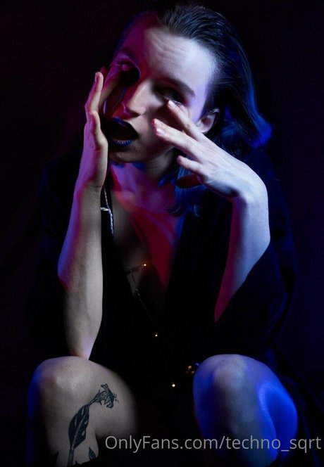 techno sqrt art actress gallery