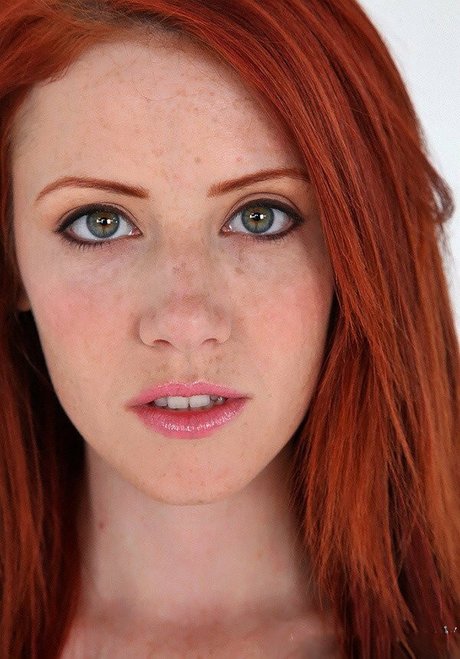 Elle Alexandra art actress images