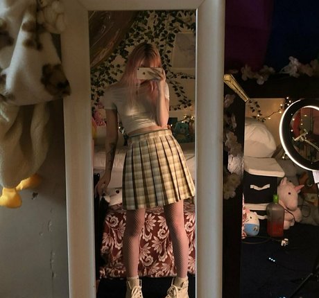 famous midget onlyfans hd image