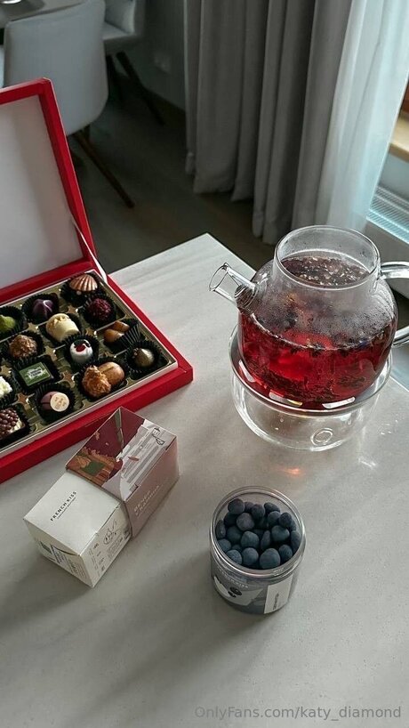 Katy Diamond nude actress photo