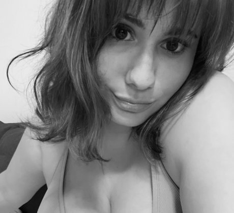 LillyBehave porn model pic