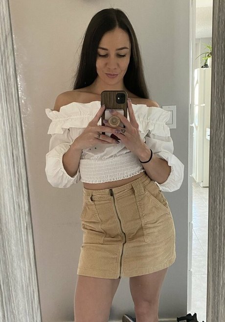 The Naughty Peach pornstar img