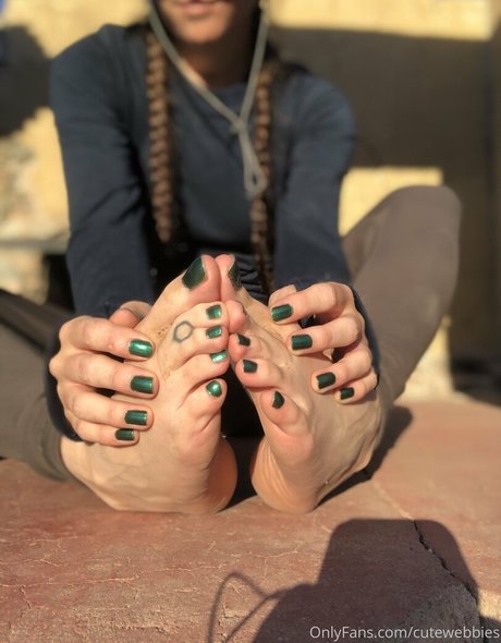 cutewebbies model top img