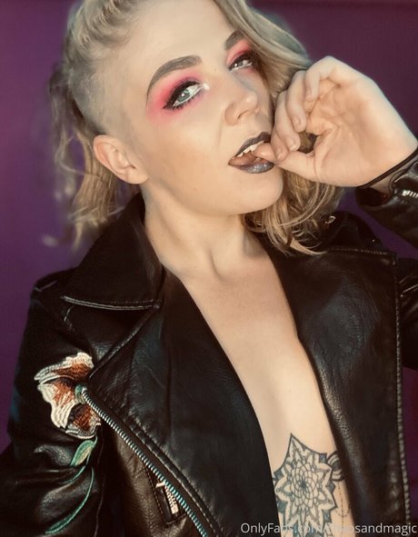 female popular onlyfans sexy nude img