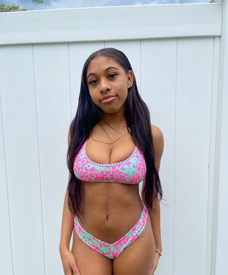 Elyse Rey model pretty images