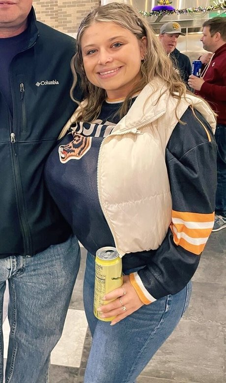 curvy girl onlyfans pretty pic