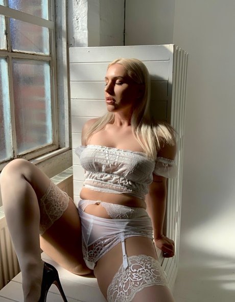 Jenny James beautiful pornstar pic