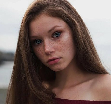 Lily Ana Alexander model perfect image