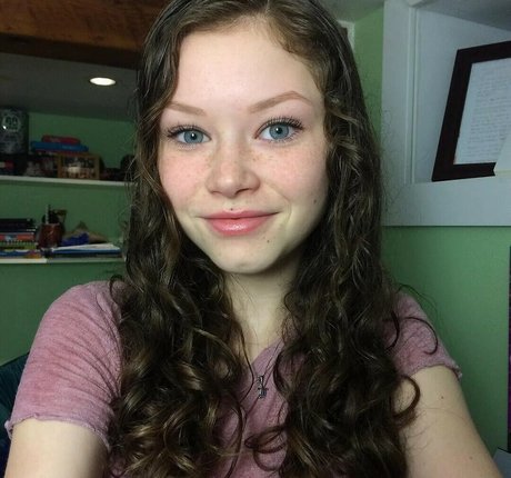 Lily Ana Alexander art star picture