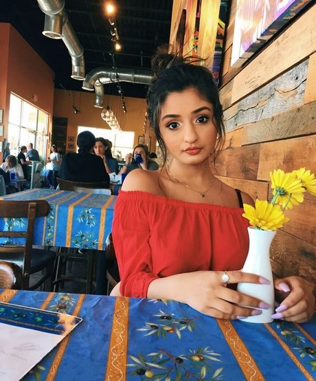 Alina M model top images