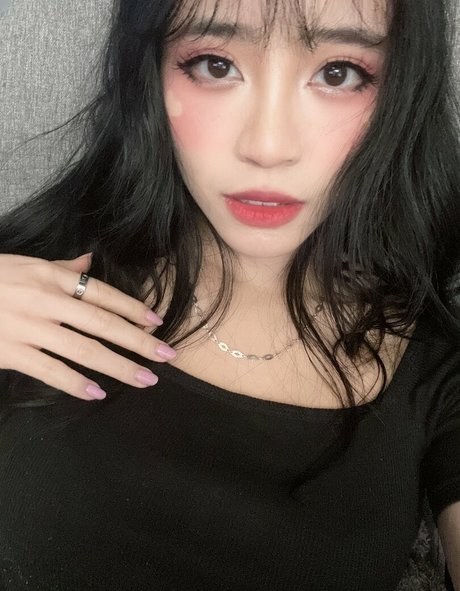 Xktie naked pornstar image