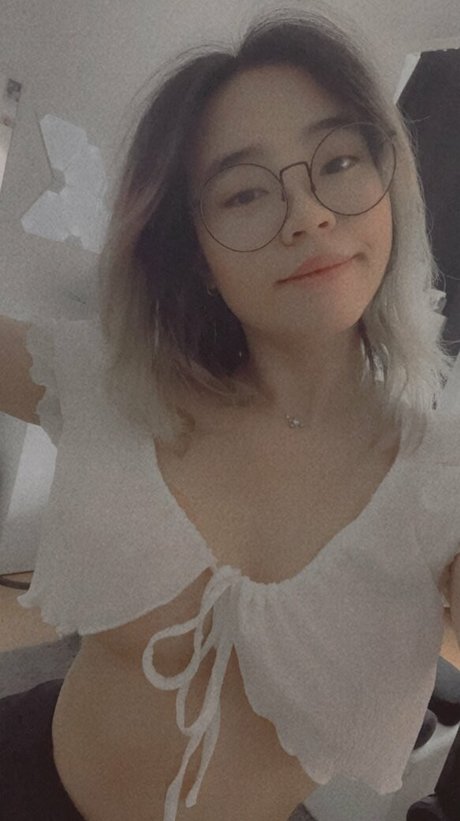 Xktie model naked photo