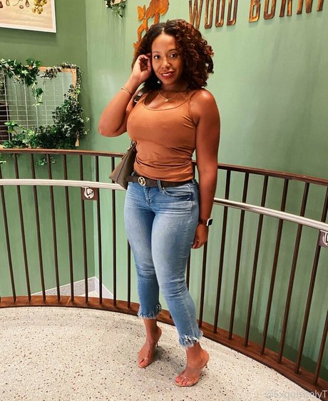 realtexascurves perfect actress photo