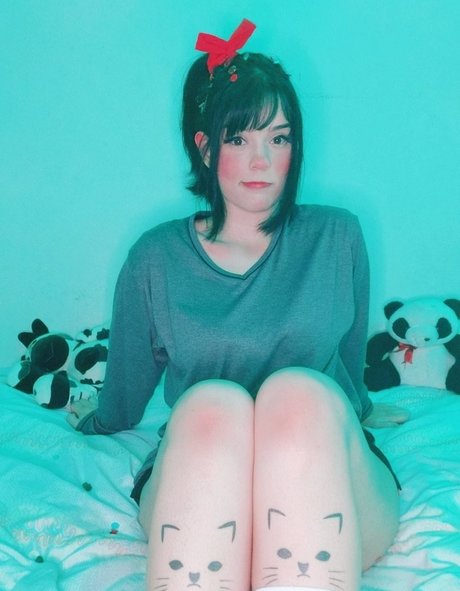 skinny brunette onlyfans top archive