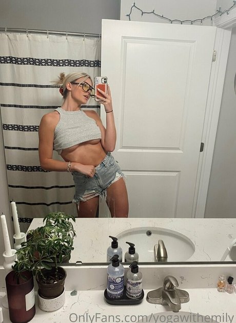 yogawithemily pornstar nude images