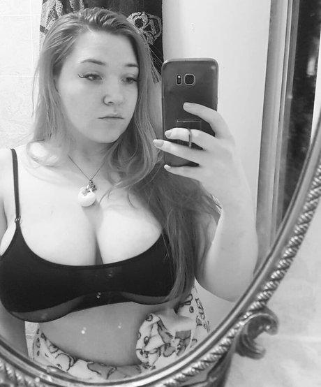 Ariel Vanderberg star pretty img