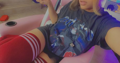 Kikicheea model exclusive pic