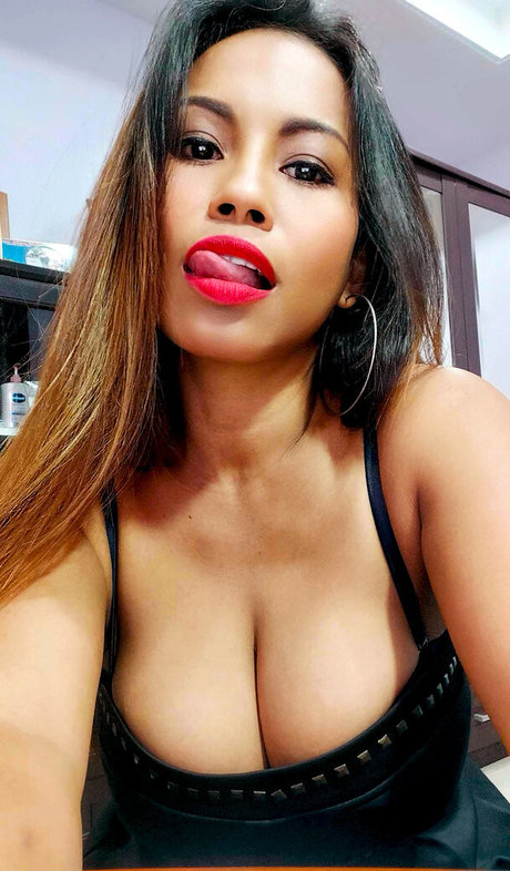 PaulaThai model nice pic