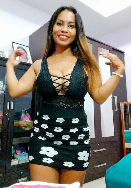 PaulaThai model adult img